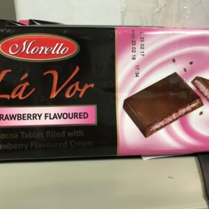 Tableta de chocolate con fresa.