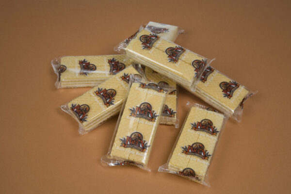 Barquillo triple relleno coco envuelto.