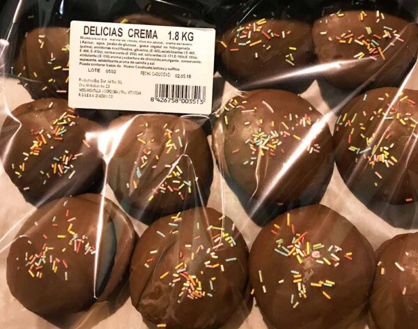 Delicias de crema bañadas en chocolate