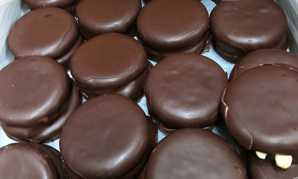 Galletas bañadas en chocolate