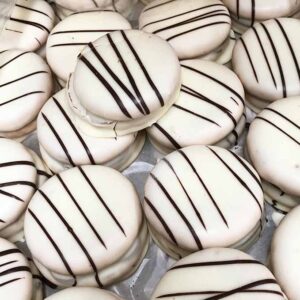 Galletas bañadas en chocolate blanco