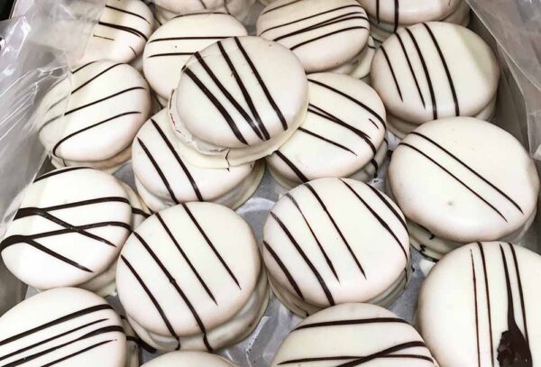 Galletas bañadas en chocolate blanco