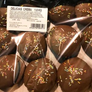 Delicias de crema bañadas en chocolate