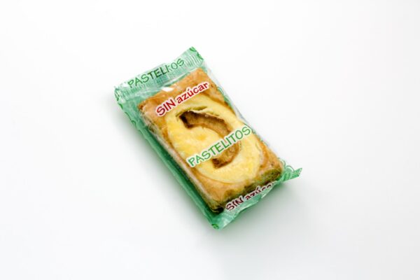 Tarta de manzana integral envuelta.